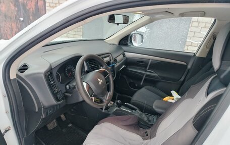 Mitsubishi Outlander III рестайлинг 3, 2015 год, 1 700 000 рублей, 3 фотография