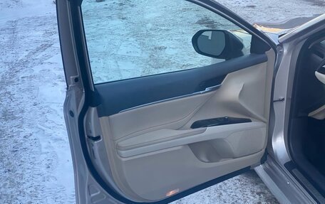 Toyota Camry, 2022 год, 3 350 000 рублей, 6 фотография