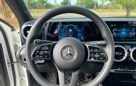 Mercedes-Benz A-Класс, 2022 год, 1 550 000 рублей, 13 фотография