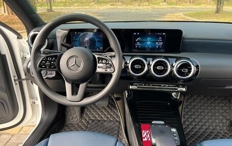 Mercedes-Benz A-Класс, 2022 год, 1 550 000 рублей, 12 фотография