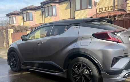 Toyota C-HR I рестайлинг, 2018 год, 2 430 000 рублей, 3 фотография