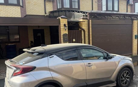 Toyota C-HR I рестайлинг, 2018 год, 2 430 000 рублей, 6 фотография
