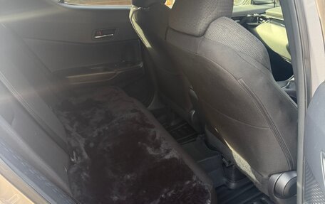 Toyota C-HR I рестайлинг, 2018 год, 2 430 000 рублей, 8 фотография