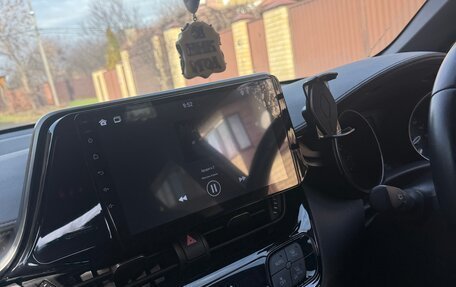 Toyota C-HR I рестайлинг, 2018 год, 2 430 000 рублей, 12 фотография