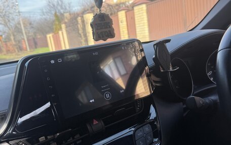 Toyota C-HR I рестайлинг, 2018 год, 2 430 000 рублей, 11 фотография