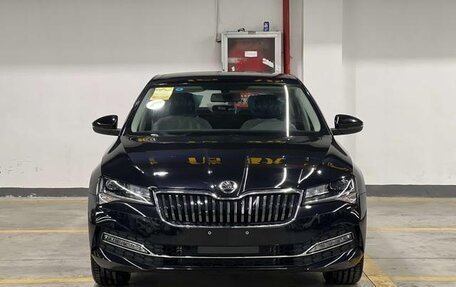 Skoda Superb III рестайлинг, 2023 год, 1 640 000 рублей, 2 фотография