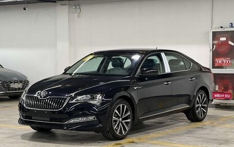 Skoda Superb III рестайлинг, 2023 год, 1 640 000 рублей, 1 фотография