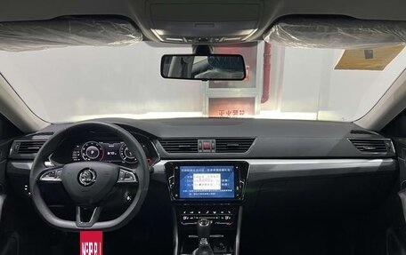 Skoda Superb III рестайлинг, 2023 год, 1 640 000 рублей, 12 фотография