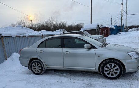 Toyota Avensis III рестайлинг, 2003 год, 630 000 рублей, 3 фотография