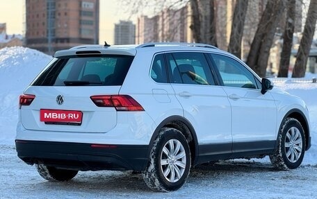 Volkswagen Tiguan II, 2018 год, 2 375 000 рублей, 6 фотография