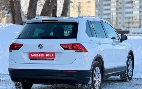 Volkswagen Tiguan II, 2018 год, 2 375 000 рублей, 5 фотография