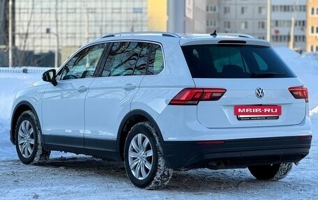 Volkswagen Tiguan II, 2018 год, 2 375 000 рублей, 2 фотография
