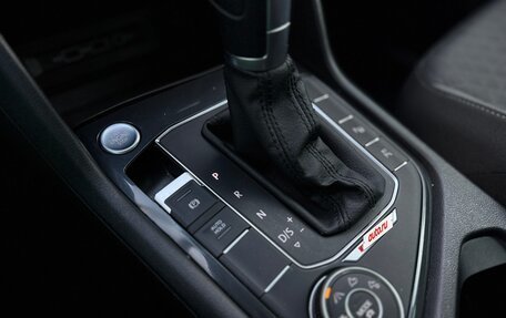 Volkswagen Tiguan II, 2018 год, 2 375 000 рублей, 20 фотография