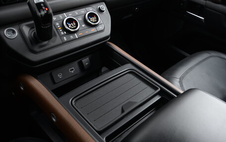 Land Rover Defender II, 2021 год, 7 690 000 рублей, 20 фотография