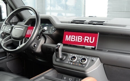 Land Rover Defender II, 2021 год, 7 690 000 рублей, 21 фотография