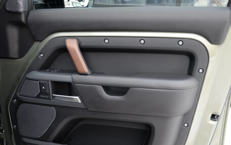 Land Rover Defender II, 2021 год, 7 690 000 рублей, 32 фотография