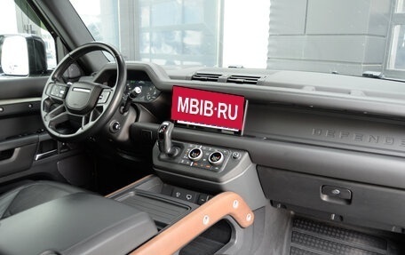 Land Rover Defender II, 2021 год, 7 690 000 рублей, 38 фотография