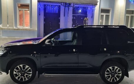 Toyota Land Cruiser Prado 150 рестайлинг 2, 2021 год, 7 300 000 рублей, 4 фотография