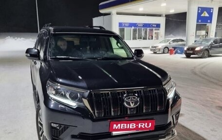Toyota Land Cruiser Prado 150 рестайлинг 2, 2021 год, 7 300 000 рублей, 2 фотография