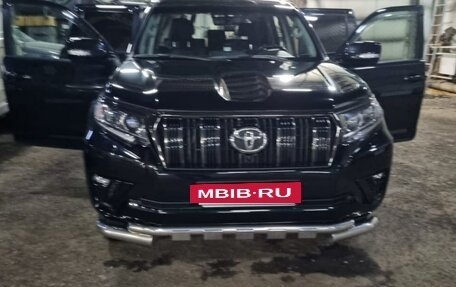 Toyota Land Cruiser Prado 150 рестайлинг 2, 2021 год, 7 300 000 рублей, 3 фотография