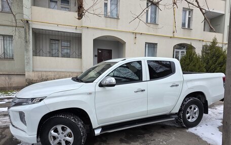 Mitsubishi L200 IV рестайлинг, 2022 год, 3 900 000 рублей, 2 фотография