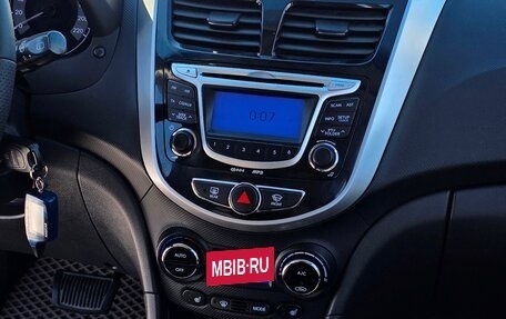 Hyundai Solaris II рестайлинг, 2012 год, 700 000 рублей, 9 фотография