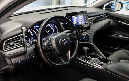 Toyota Camry, 2021 год, 2 690 000 рублей, 7 фотография