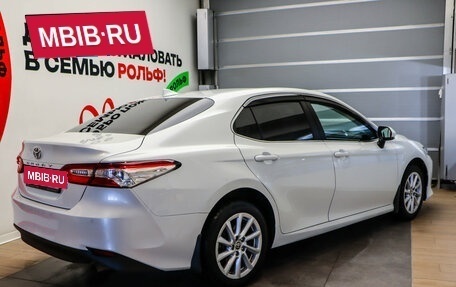 Toyota Camry, 2021 год, 2 690 000 рублей, 4 фотография