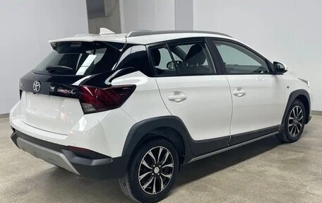 Toyota Yaris XP150 рестайлинг, 2022 год, 1 640 000 рублей, 5 фотография