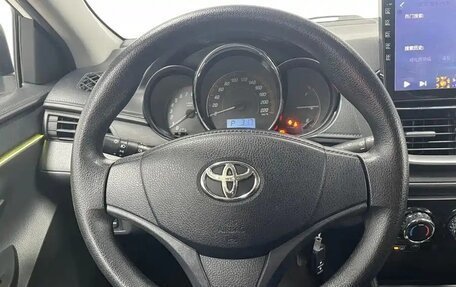 Toyota Yaris XP150 рестайлинг, 2022 год, 1 640 000 рублей, 10 фотография