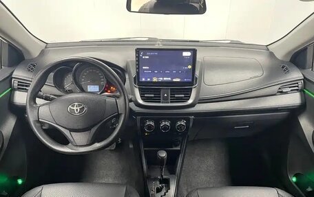 Toyota Yaris XP150 рестайлинг, 2022 год, 1 640 000 рублей, 11 фотография