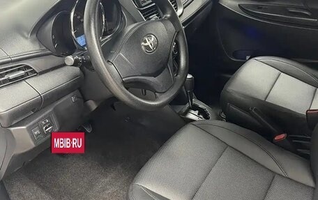 Toyota Yaris XP150 рестайлинг, 2022 год, 1 640 000 рублей, 9 фотография