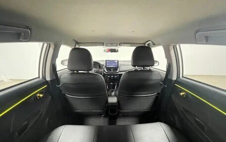 Toyota Yaris XP150 рестайлинг, 2022 год, 1 640 000 рублей, 20 фотография