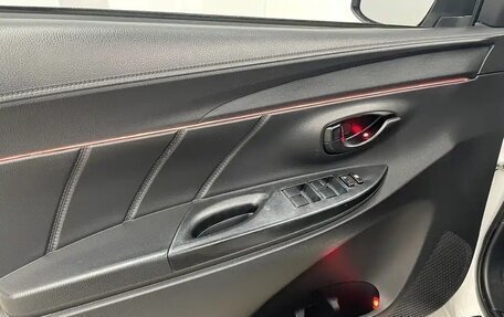 Toyota Yaris XP150 рестайлинг, 2022 год, 1 640 000 рублей, 18 фотография