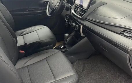 Toyota Yaris XP150 рестайлинг, 2022 год, 1 640 000 рублей, 19 фотография