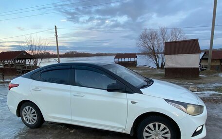 Hyundai Solaris II рестайлинг, 2018 год, 850 000 рублей, 3 фотография