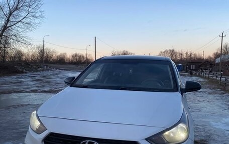 Hyundai Solaris II рестайлинг, 2018 год, 850 000 рублей, 6 фотография