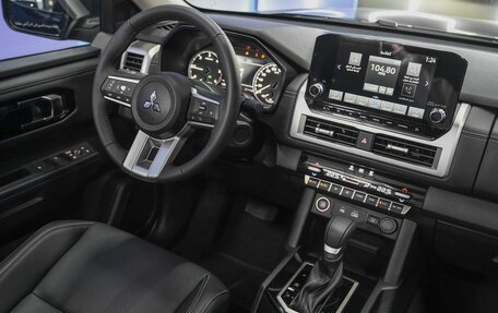 Mitsubishi L200, 2024 год, 5 086 000 рублей, 9 фотография