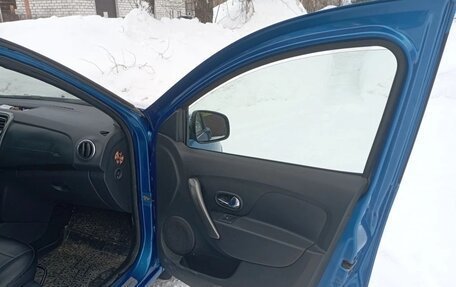 Renault Sandero II рестайлинг, 2015 год, 800 000 рублей, 3 фотография