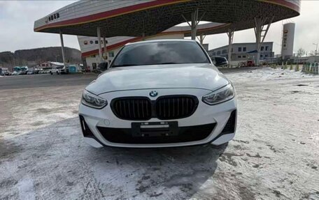 BMW 1 серия, 2022 год, 1 800 000 рублей, 1 фотография