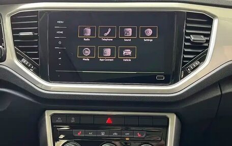 Volkswagen T-Roc I, 2021 год, 2 040 000 рублей, 11 фотография