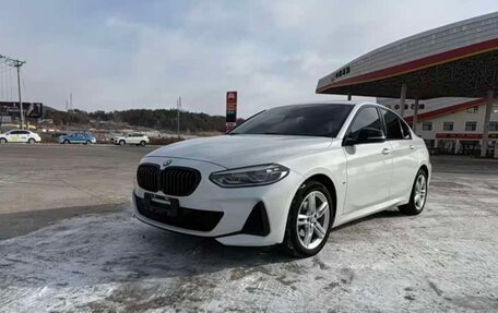 BMW 1 серия, 2022 год, 1 800 000 рублей, 2 фотография