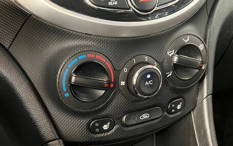 Hyundai Solaris II рестайлинг, 2013 год, 840 000 рублей, 13 фотография