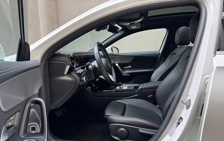 Mercedes-Benz A-Класс, 2023 год, 2 500 000 рублей, 10 фотография