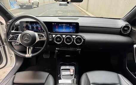 Mercedes-Benz A-Класс, 2023 год, 2 500 000 рублей, 15 фотография