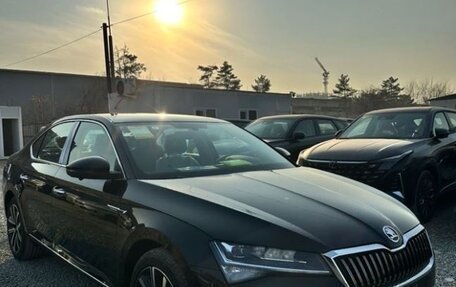 Skoda Superb III рестайлинг, 2023 год, 2 190 000 рублей, 1 фотография