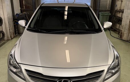 Hyundai Solaris II рестайлинг, 2015 год, 1 350 000 рублей, 1 фотография