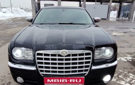Chrysler 300C II, 2004 год, 1 100 000 рублей, 1 фотография