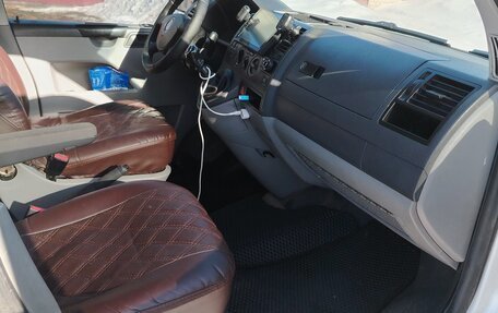 Volkswagen Transporter T5 рестайлинг, 2008 год, 1 075 000 рублей, 18 фотография