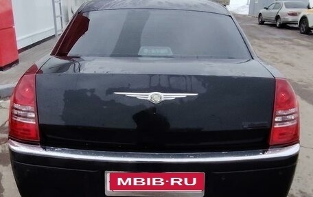 Chrysler 300C II, 2004 год, 1 100 000 рублей, 5 фотография